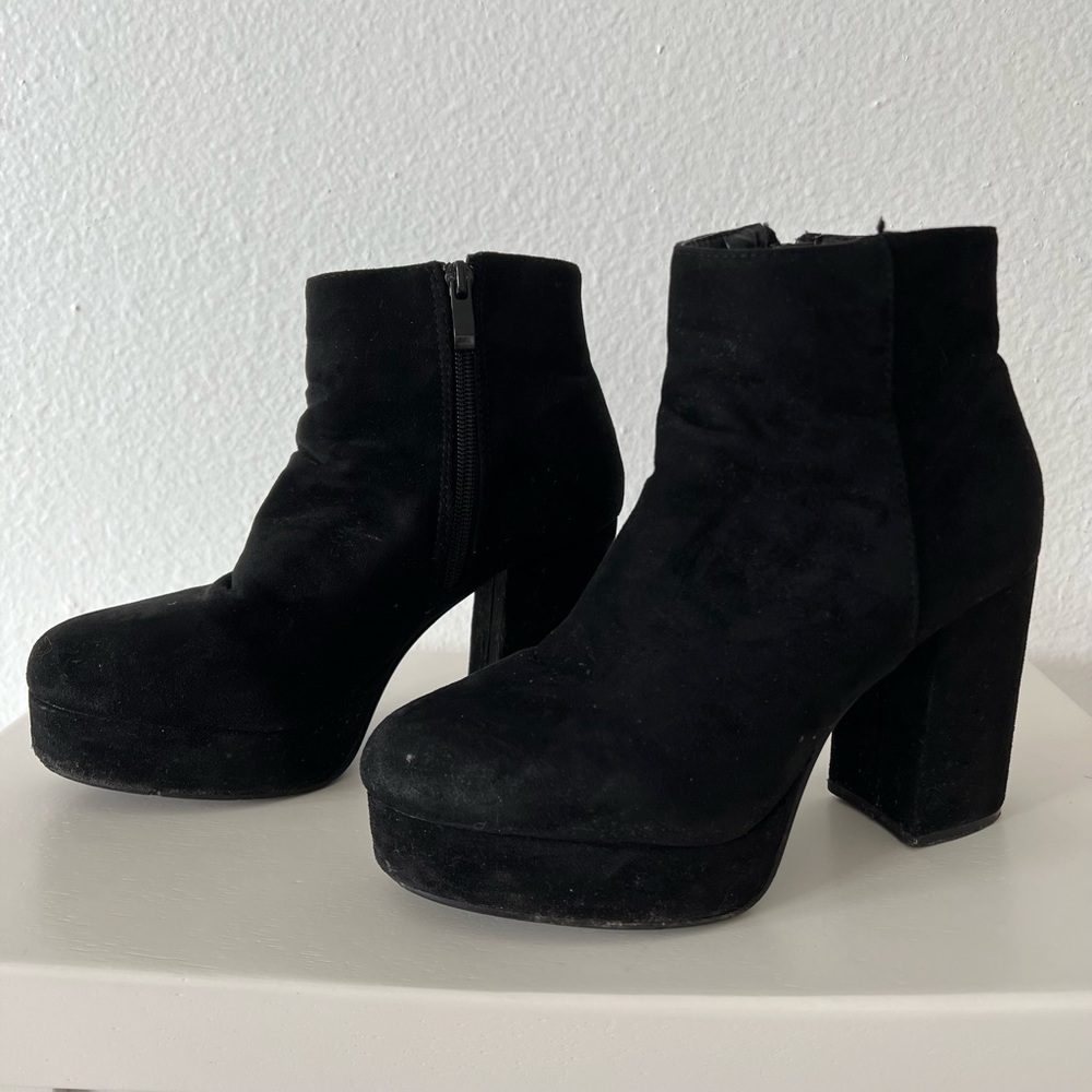 Day-Vine Black Suede Ankle Heeled Boots